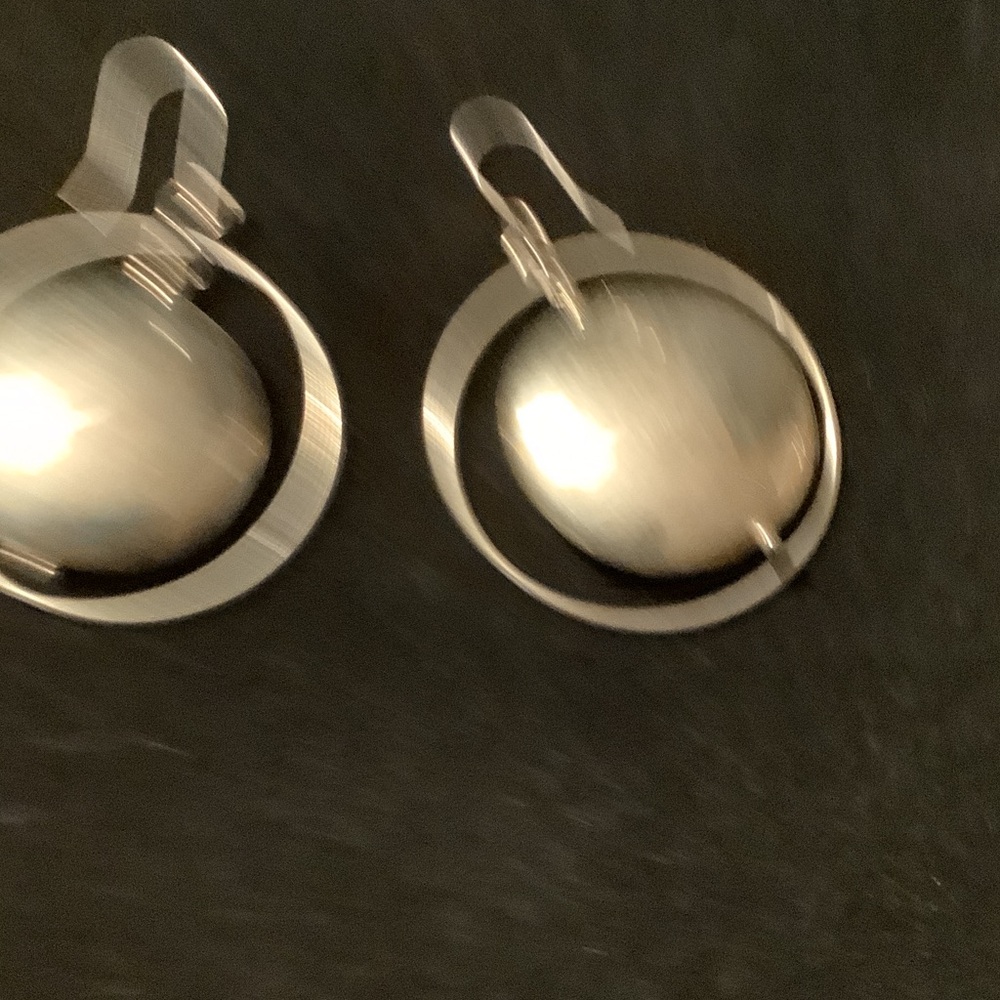 Silver disc drop earrings